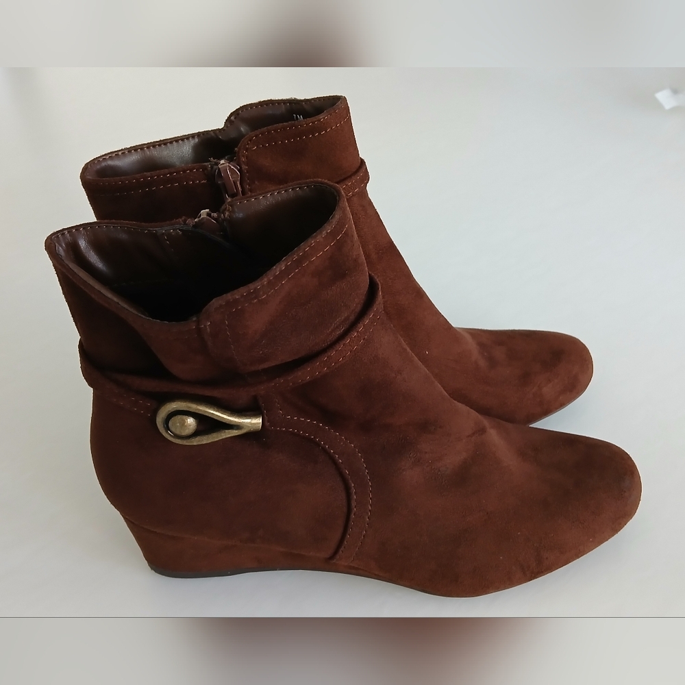 Impo “Garrick” Faux Suede Wedge Booties – Size 7M, Dark Brown